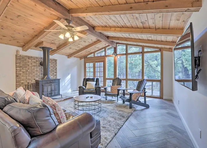 Vacation Rental, 3 Mi To Downtown! Holiday home