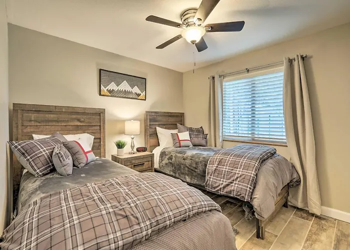 Vacation Rental, 3 Mi To Downtown!