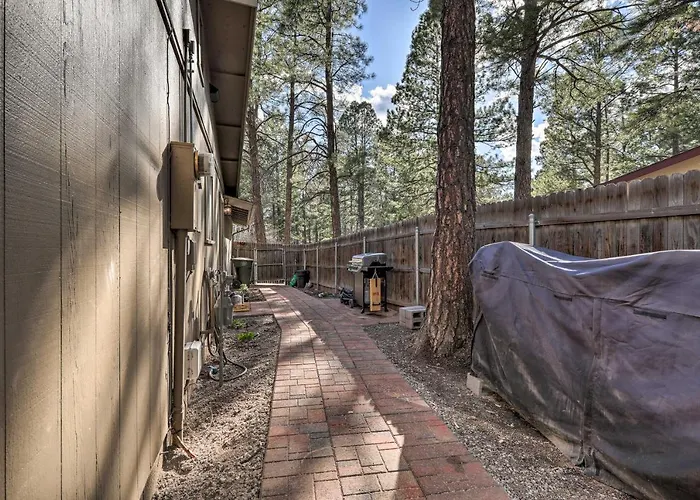 Holiday home Vacation Rental, 3 Mi To Downtown!